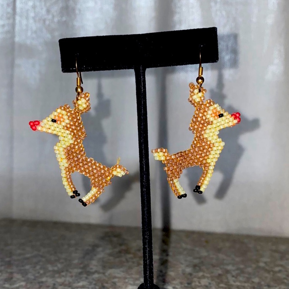 Hand-beaded Rudolph earrings - Picture 2 of 3